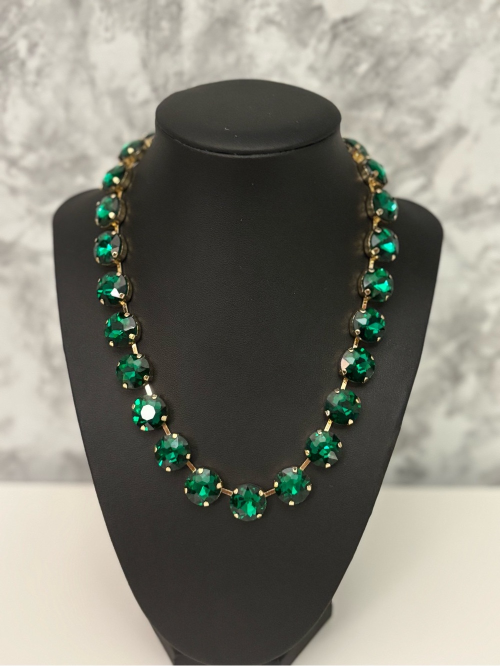 Round Emerald Green Glass Stone Necklace